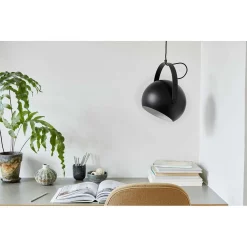 Frandsen Lampade Ball Lampada A Sospensione Con Manico Ø25 Nero Opaco - Frandsen - Acquista Qui -Vendite lampada a muro 5702410282292ball pendel with handle black frandsen4