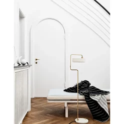 Made By Hand Lampade Petite Machine Piantana Oyster White - Made By Hand - Acquista Qui -Vendite lampada a muro 5710780132208 petite machine gulvlampe oyster white made by hand4