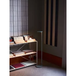 Oblique F Piantana 2700K Lucido Grigio - Flos - Acquista Qui 5 Oblique F Piantana 2700K Lucido Grigio - Flos - Acquista Qui -Vendite lampada a muro 8200900094872oblique floor gray3