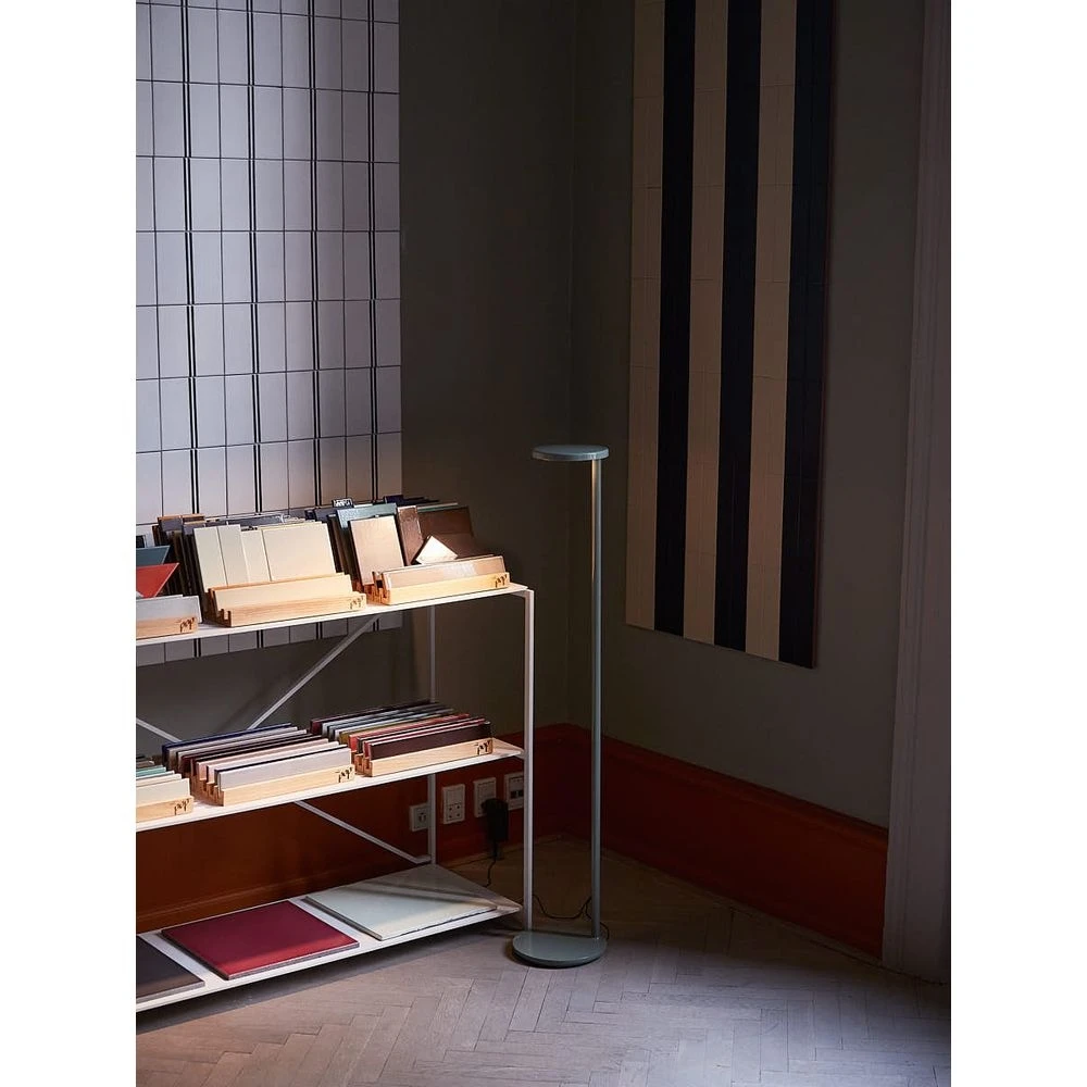 Oblique F Piantana 2700K Lucido Grigio - Flos - Acquista Qui 3 Oblique F Piantana 2700K Lucido Grigio - Flos - Acquista Qui - immagine 3