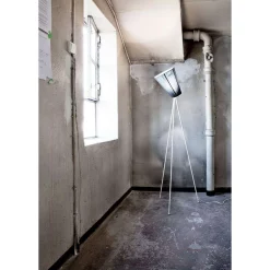 Northern Lampade Oslo Wood Piantana Bianco/Nero - Northern - Acquista Qui -Vendite lampada a muro Oslo ood Lightblue hite High res Photo Tom Gustav2